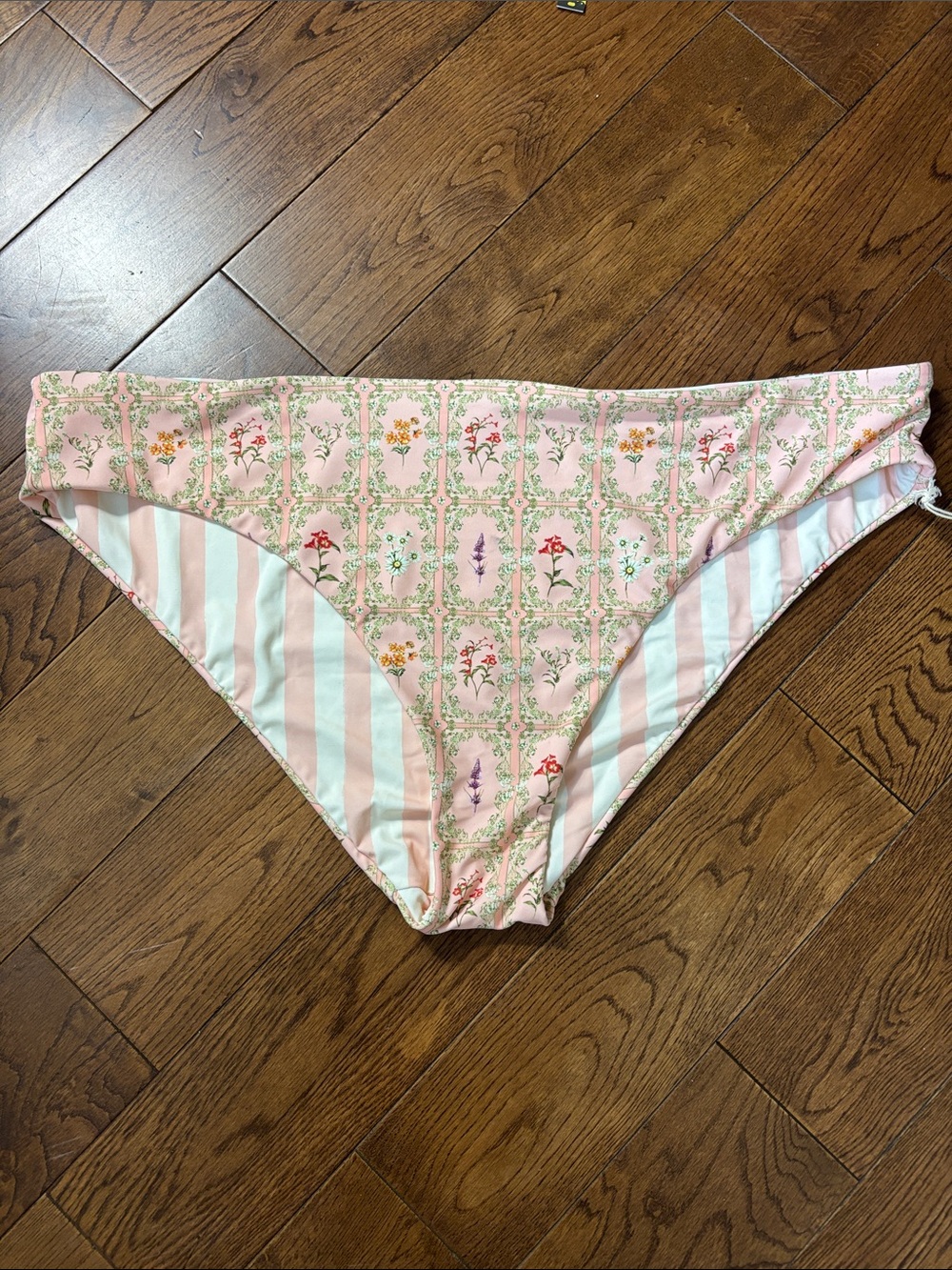 New Agua Bendita reversible bikini bottom size 3X low rise, cheeky floral print